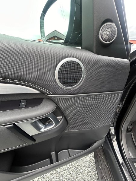 2022 Land Rover Discovery - photo 13