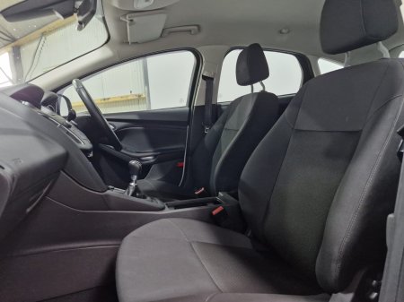 2017 Ford Focus - photo 36