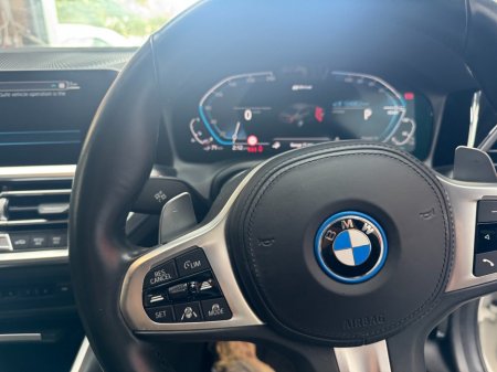 2022 BMW 3-Series - photo 12