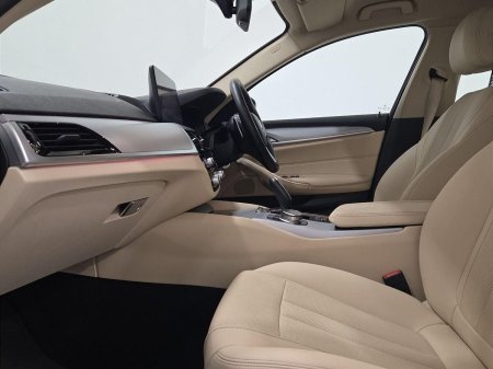 2023 BMW 5-Series - photo 7