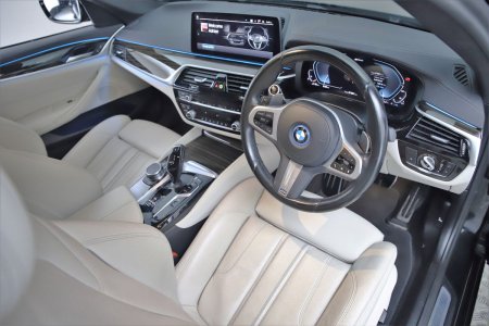 2023 BMW 5-Series - photo 13