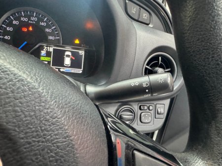 2019 Toyota Vitz - photo 13