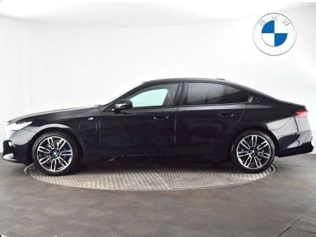 2025 BMW 5-Series - photo 3