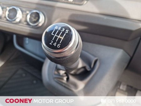 2027 Nissan Interstar - photo 9