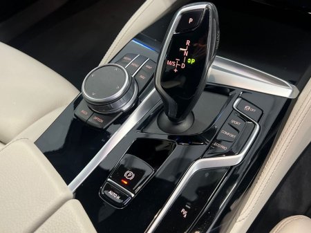 2022 BMW 5-Series - photo 10