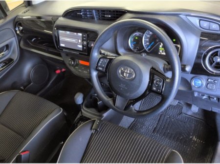 2017 Toyota Vitz - photo 5