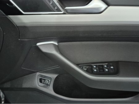 2019 Volkswagen Passat - photo 16