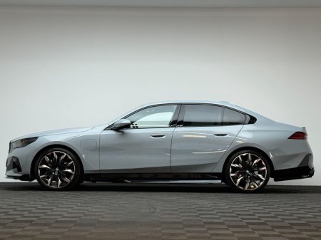 2026 BMW 5-Series - photo 4