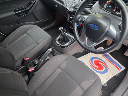 2016 Ford Fiesta - photo 17