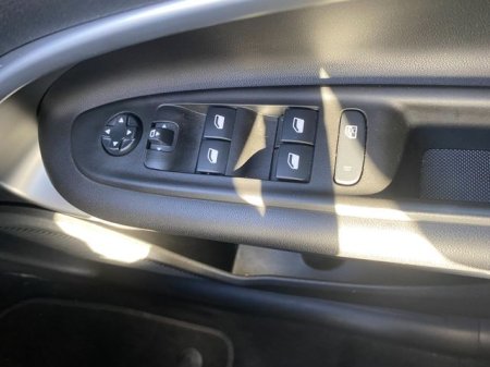 2024 Jeep Avenger - photo 24