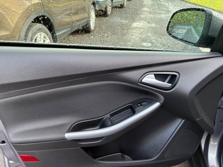 2016 Ford Focus - photo 20
