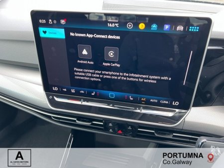 2025 Volkswagen Golf - photo 10
