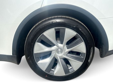 2024 Tesla Model Y - photo 7