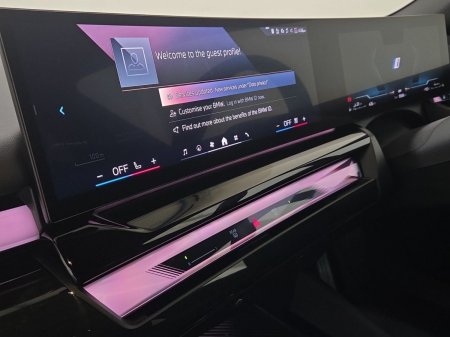 2025 BMW 5-Series - photo 8