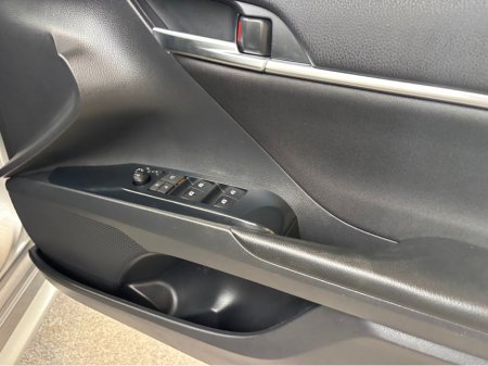 2020 Toyota Camry - photo 2