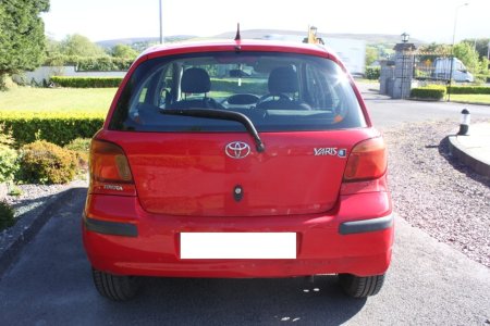 2004 Toyota Yaris - photo 2