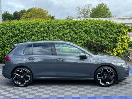 2023 Volkswagen Golf - photo 2