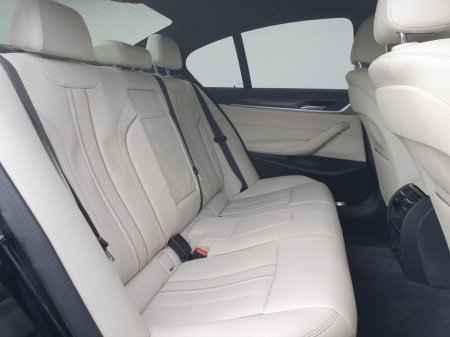2022 BMW 5-Series - photo 11