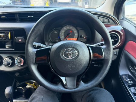 2017 Toyota Vitz - photo 7