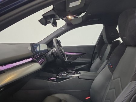 2025 BMW 5-Series - photo 7