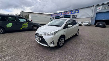 2017 Toyota Vitz - photo 3