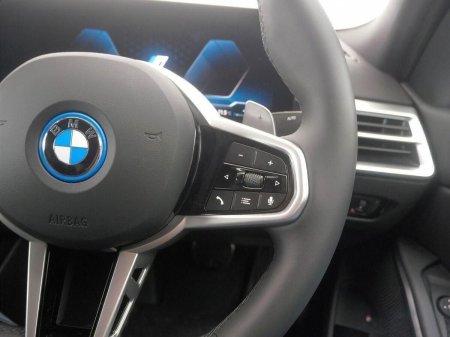 2025 BMW 3-Series - photo 18