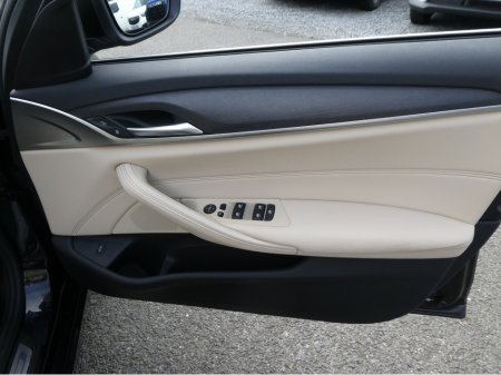 2023 BMW 5-Series - photo 12