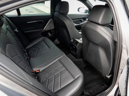 2024 BMW 5-Series - photo 10