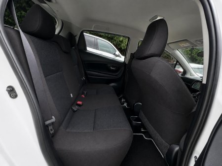 2019 Toyota Vitz - photo 11