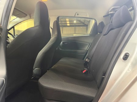 2017 Toyota Vitz - photo 24