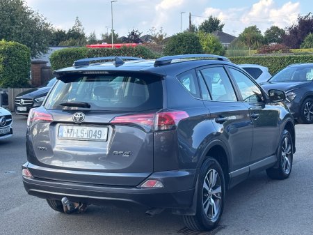 2017 Toyota RAV4 - photo 5