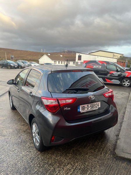 2018 Toyota Vitz - photo 6