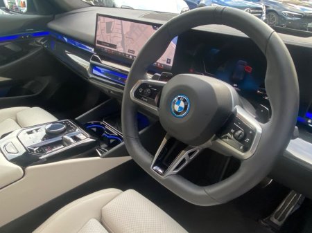 2025 BMW 5-Series - photo 14