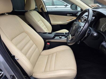 2017 Lexus IS - photo 10