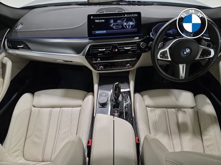 2023 BMW 5-Series - photo 4
