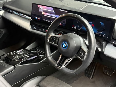 2024 BMW 5-Series - photo 9