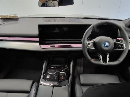 2026 BMW 5-Series - photo 4