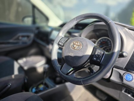 2019 Toyota Vitz - photo 2