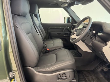 2026 Land Rover Defender - photo 4