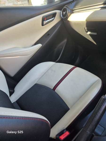 2015 Mazda Demio - photo 16
