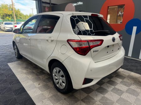 2019 Toyota Vitz - photo 5