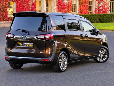 2019 Toyota Sienta - photo 2