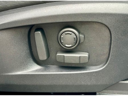 2025 Land Rover Defender - photo 14