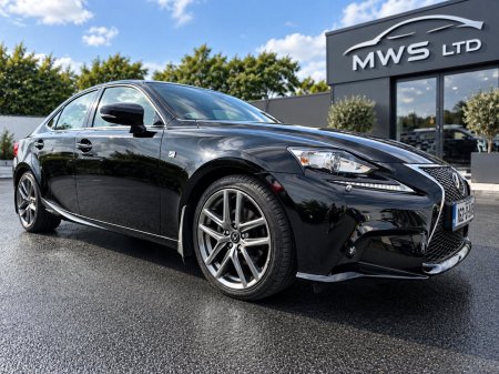 2016 Lexus IS 300h F-Sport