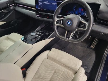 2024 BMW 5-Series - photo 6