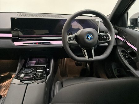 2026 BMW 5-Series - photo 5