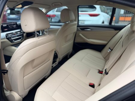 2023 BMW 5-Series - photo 23