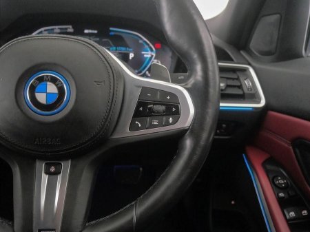 2022 BMW 3-Series - photo 17