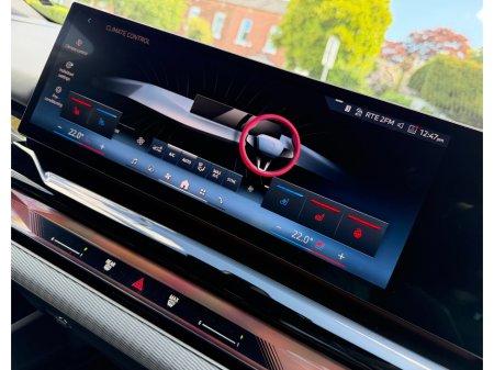 2025 BMW 5-Series - photo 28