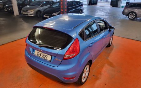 2012 Ford Fiesta - photo 2